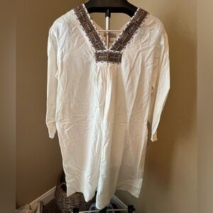 Awesome Dress with great color.